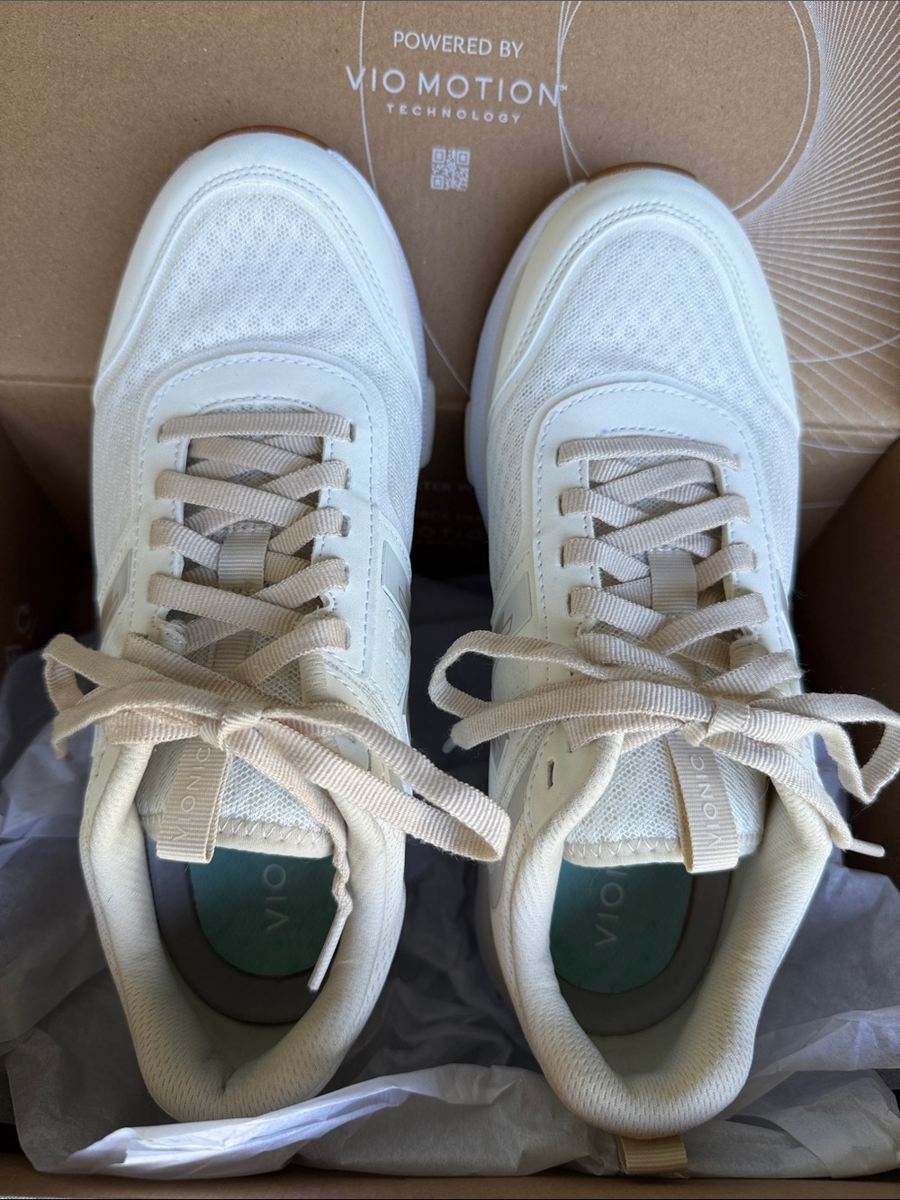 Vionic Cream and White Lace-Up Comfort Sneakers